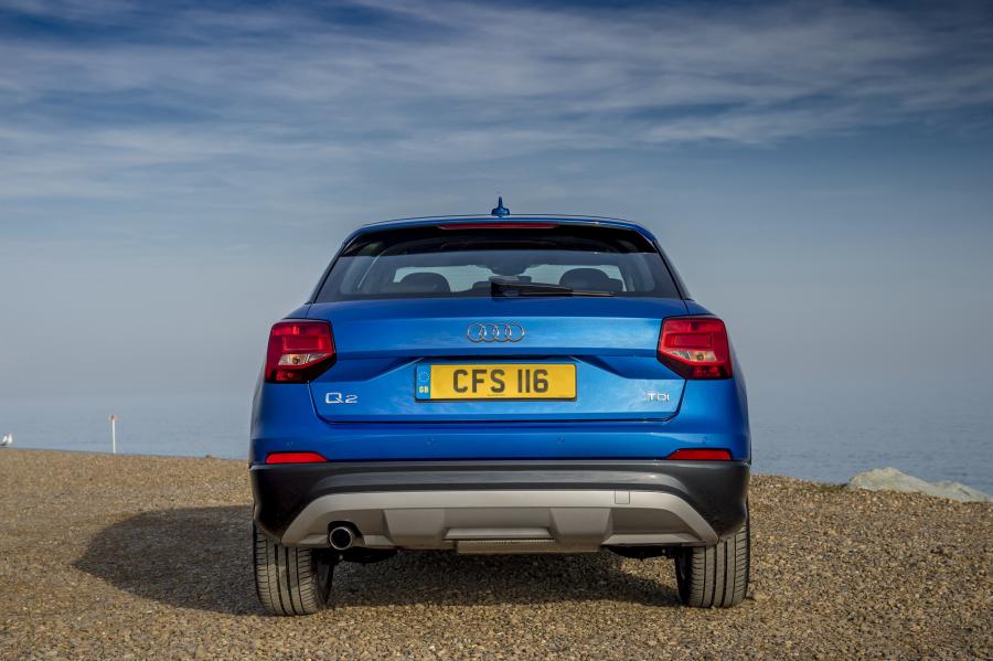  Audi Q2 TDI Design 2016 года  (UK) (фото 10 из 30)